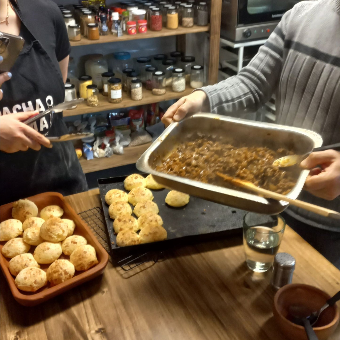 Aula de culinária argentina Pachamama