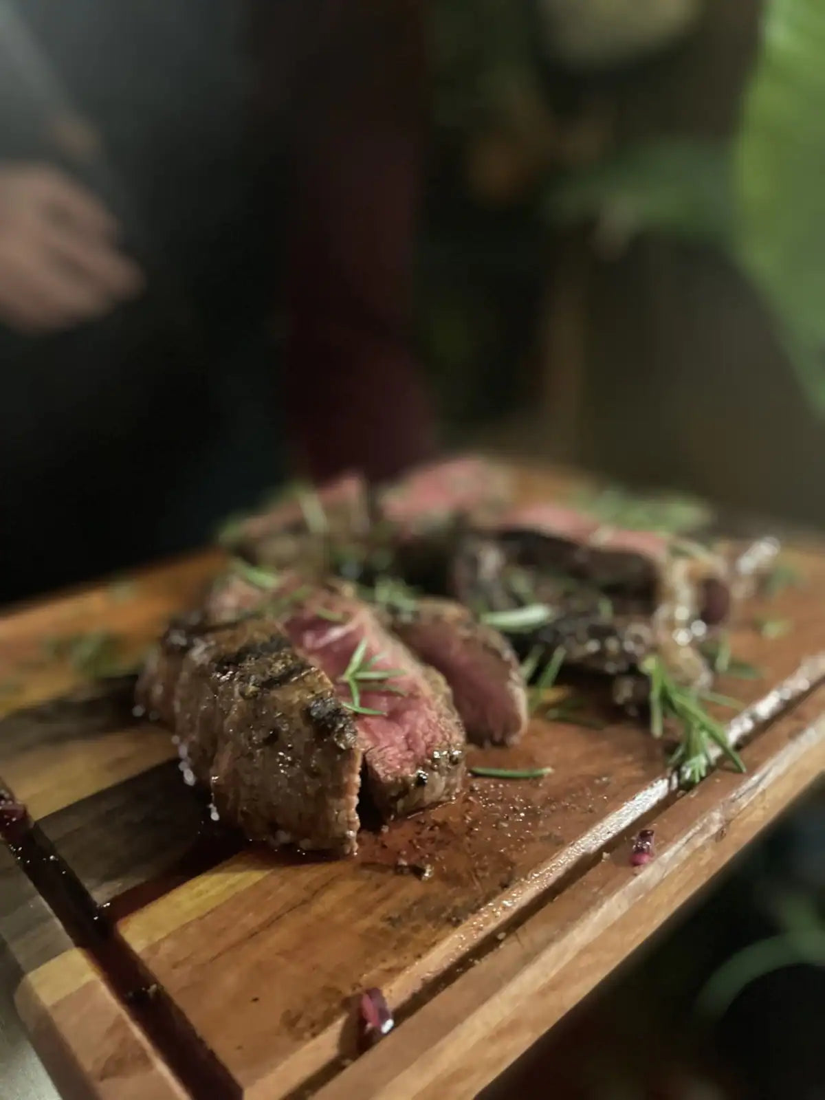 Experiencia de bistec y sabores argentinos en la azotea